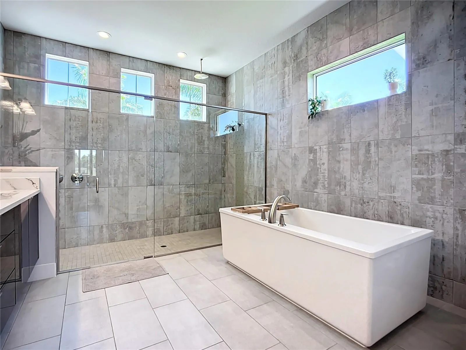 8343 REDONDA LOOP