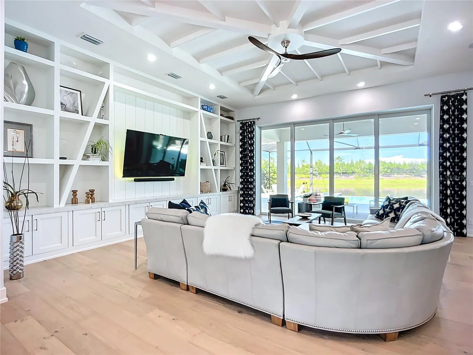 8343 REDONDA LOOP