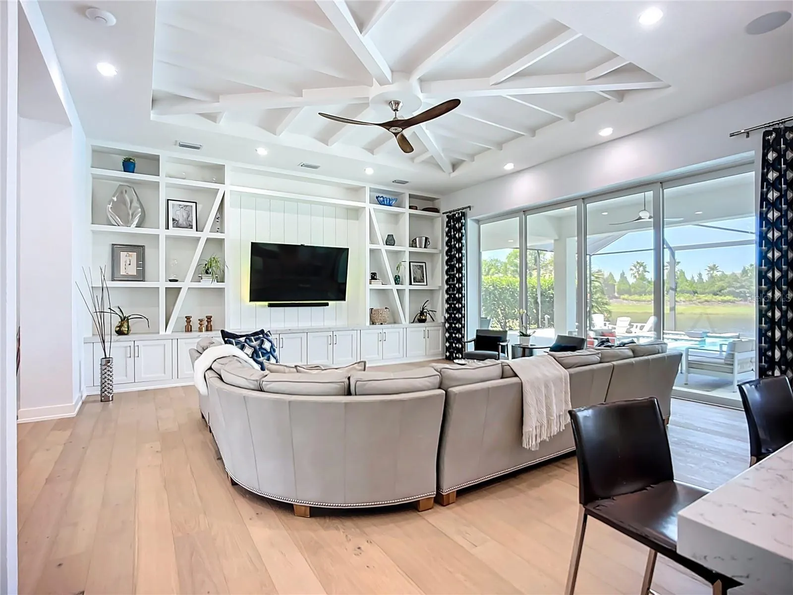 8343 REDONDA LOOP