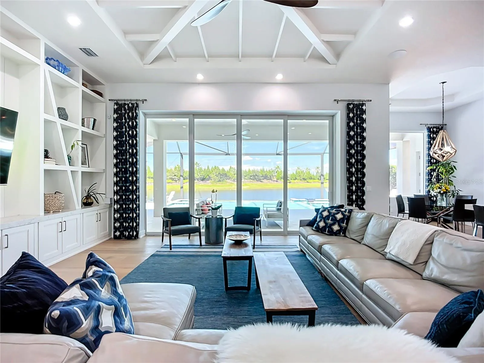 8343 REDONDA LOOP