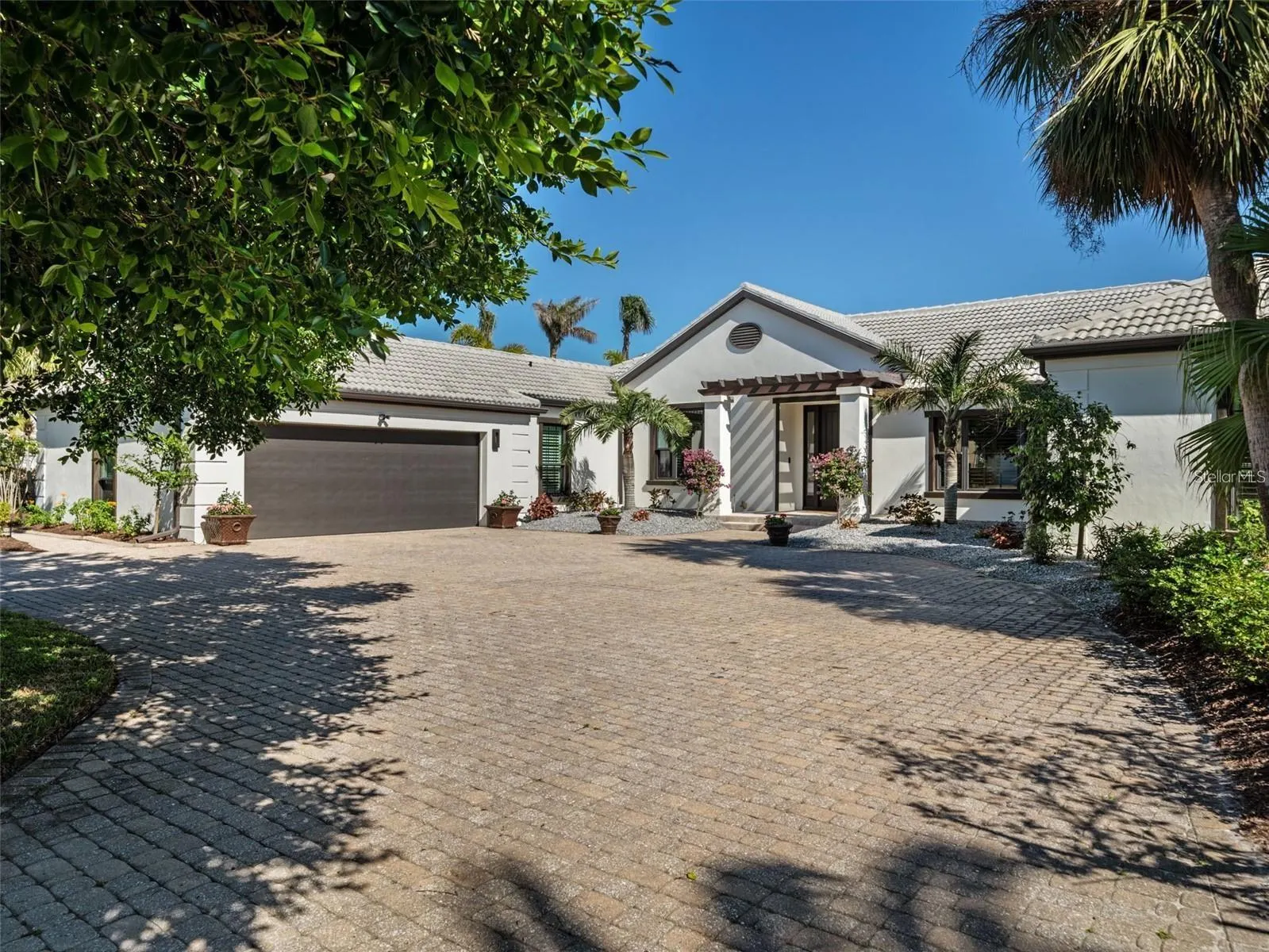 355 W ROYAL FLAMINGO DR