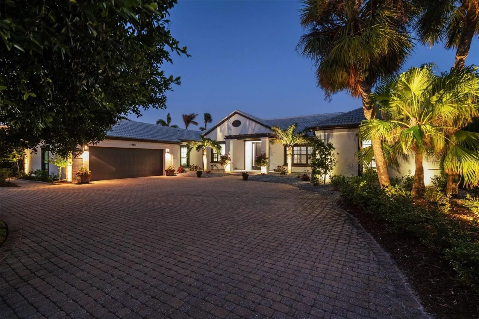 355 W ROYAL FLAMINGO DR
