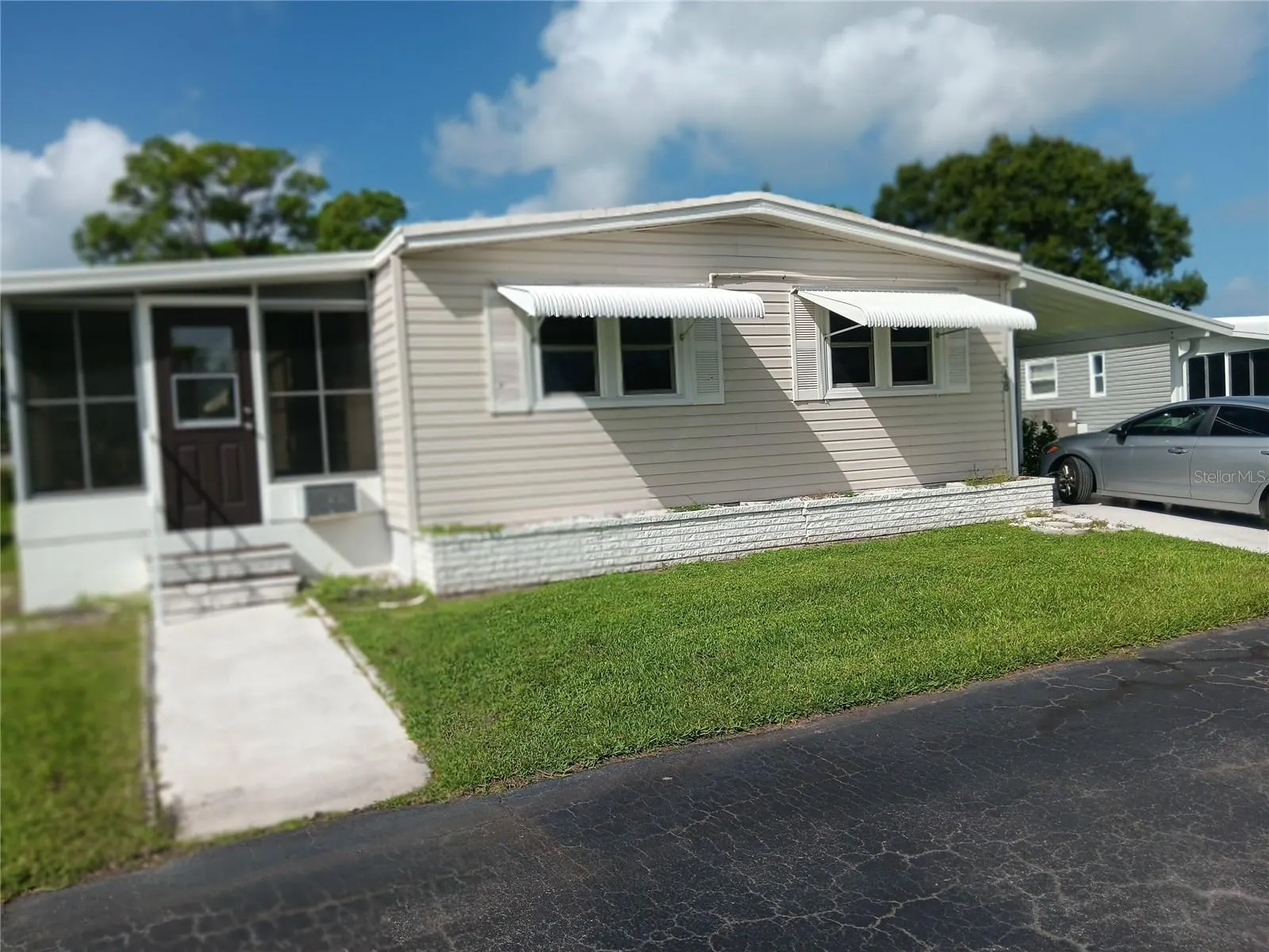 348 TROPIC DR