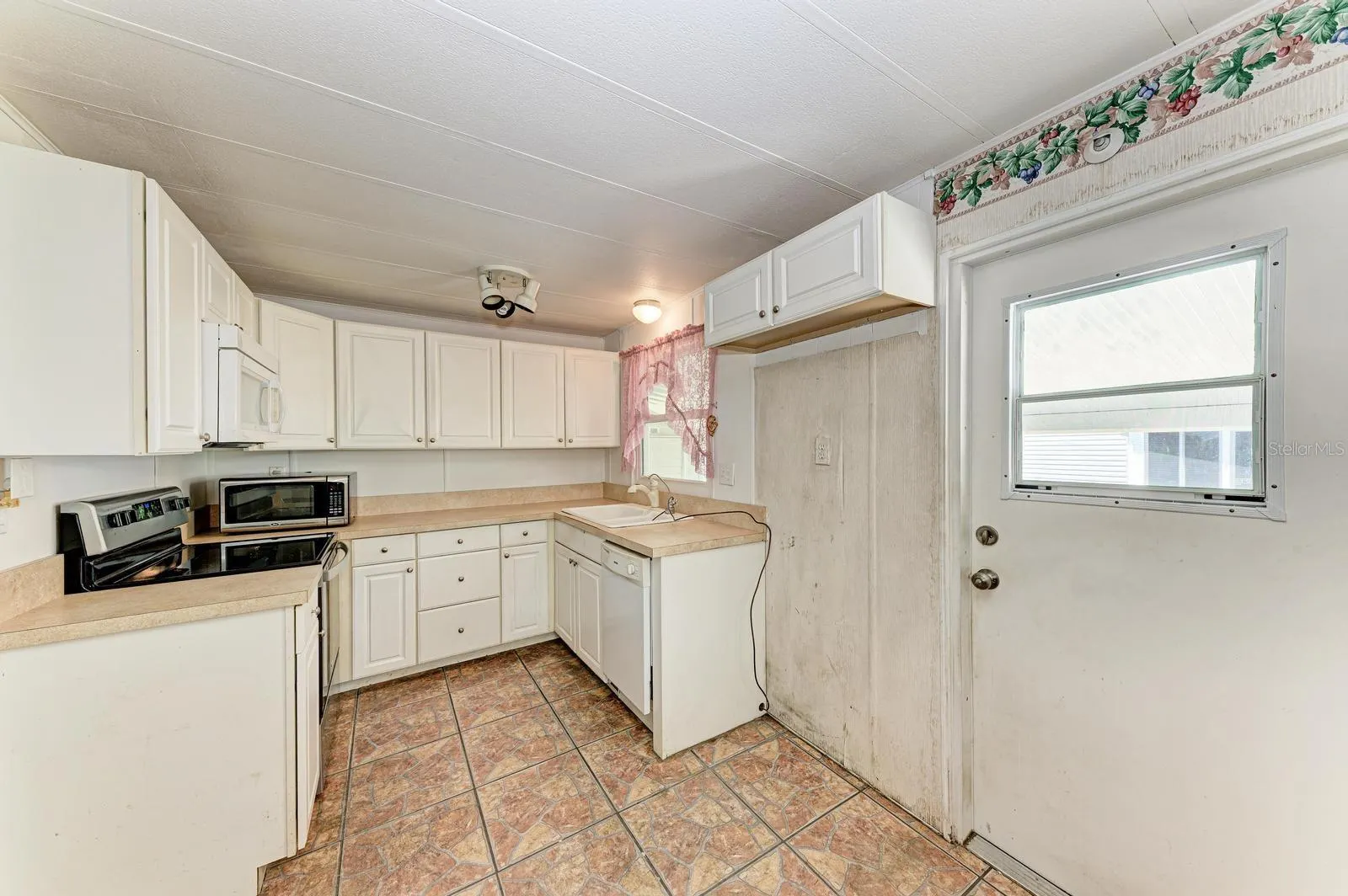 348 TROPIC DR