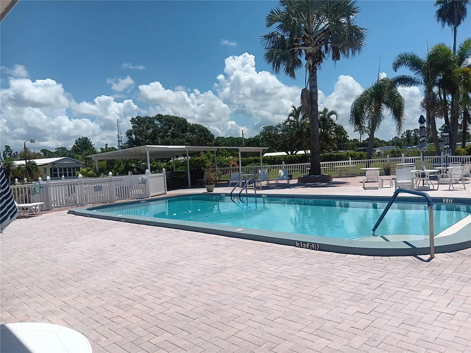 348 TROPIC DR