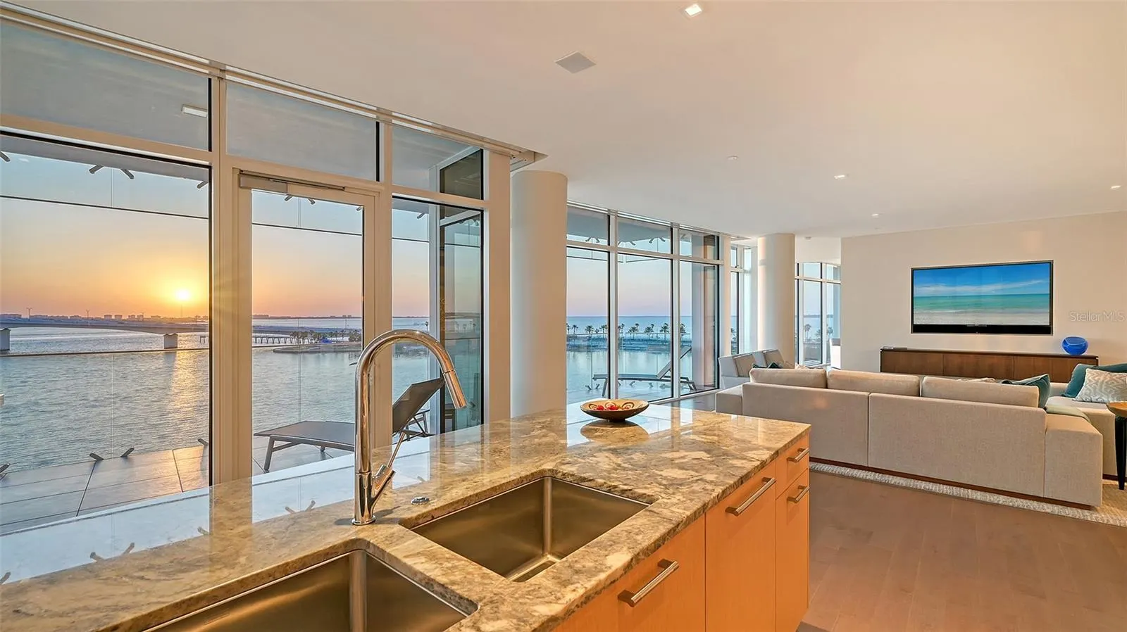 280 GOLDEN GATE PT #600, #600