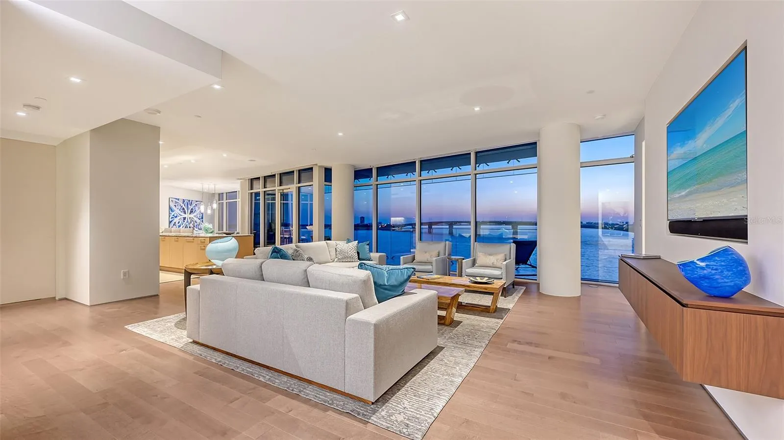 280 GOLDEN GATE PT #600, #600