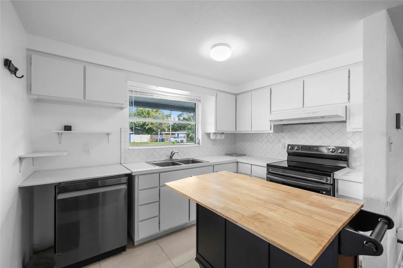 3338 CAMBRIDGE DR