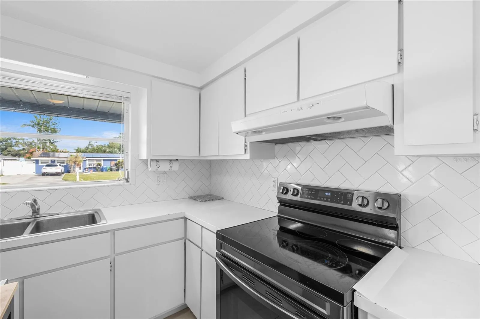 3338 CAMBRIDGE DR
