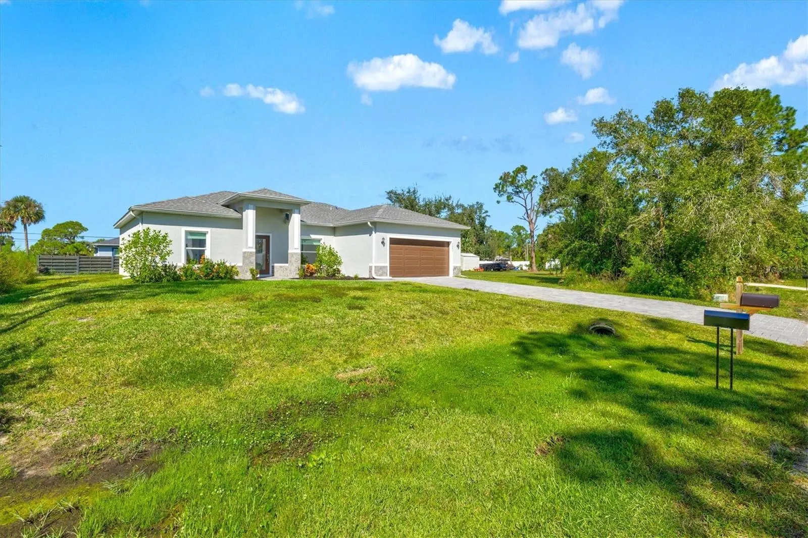 1251 PAPILLON ST