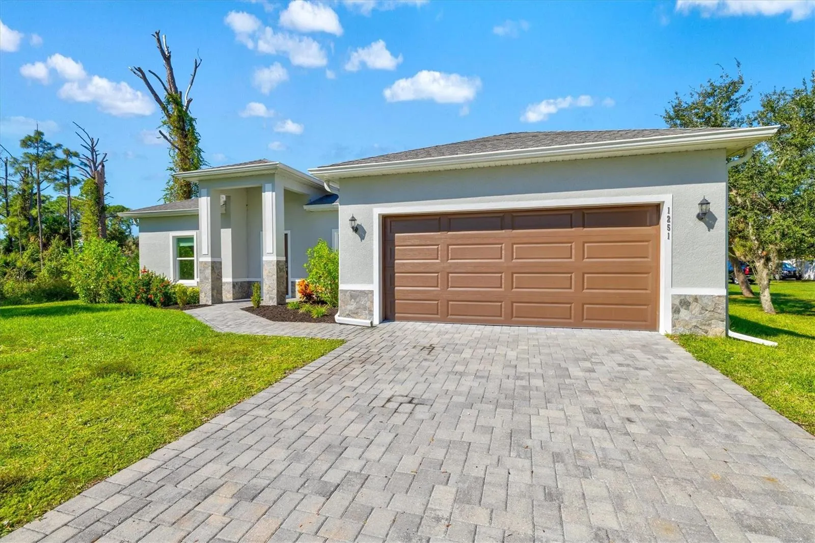 1251 PAPILLON ST