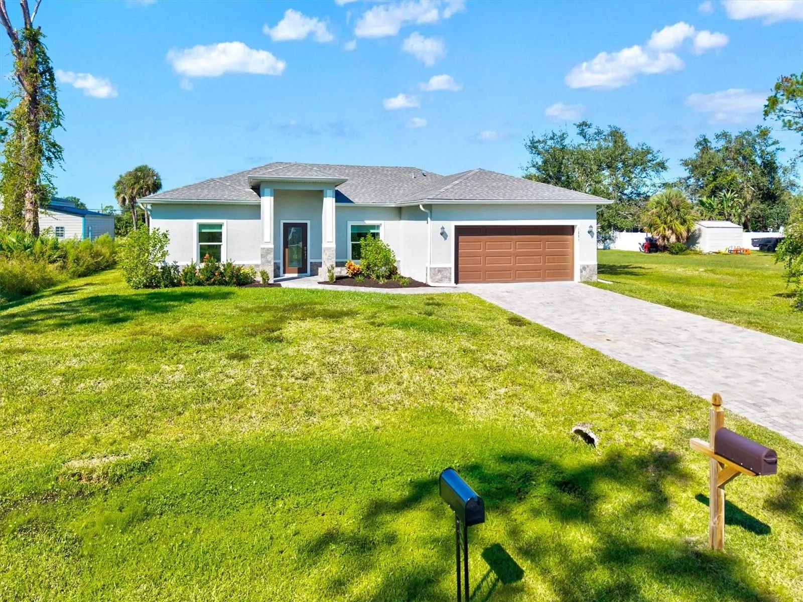 1251 PAPILLON ST