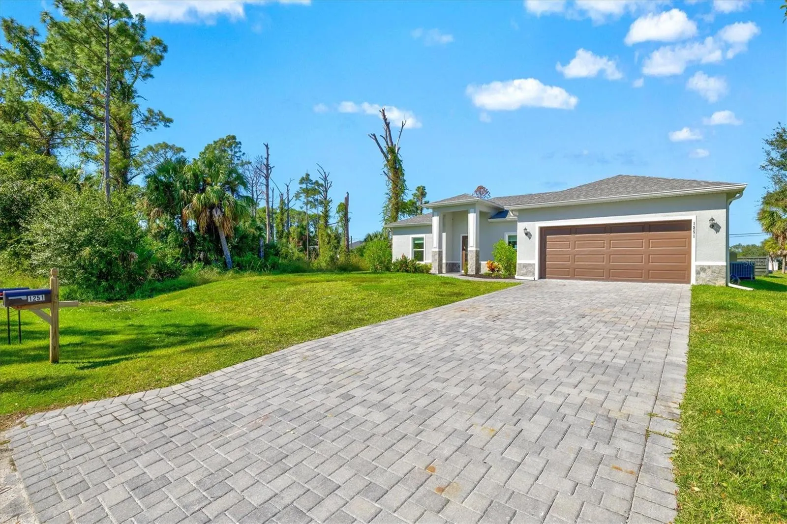 1251 PAPILLON ST