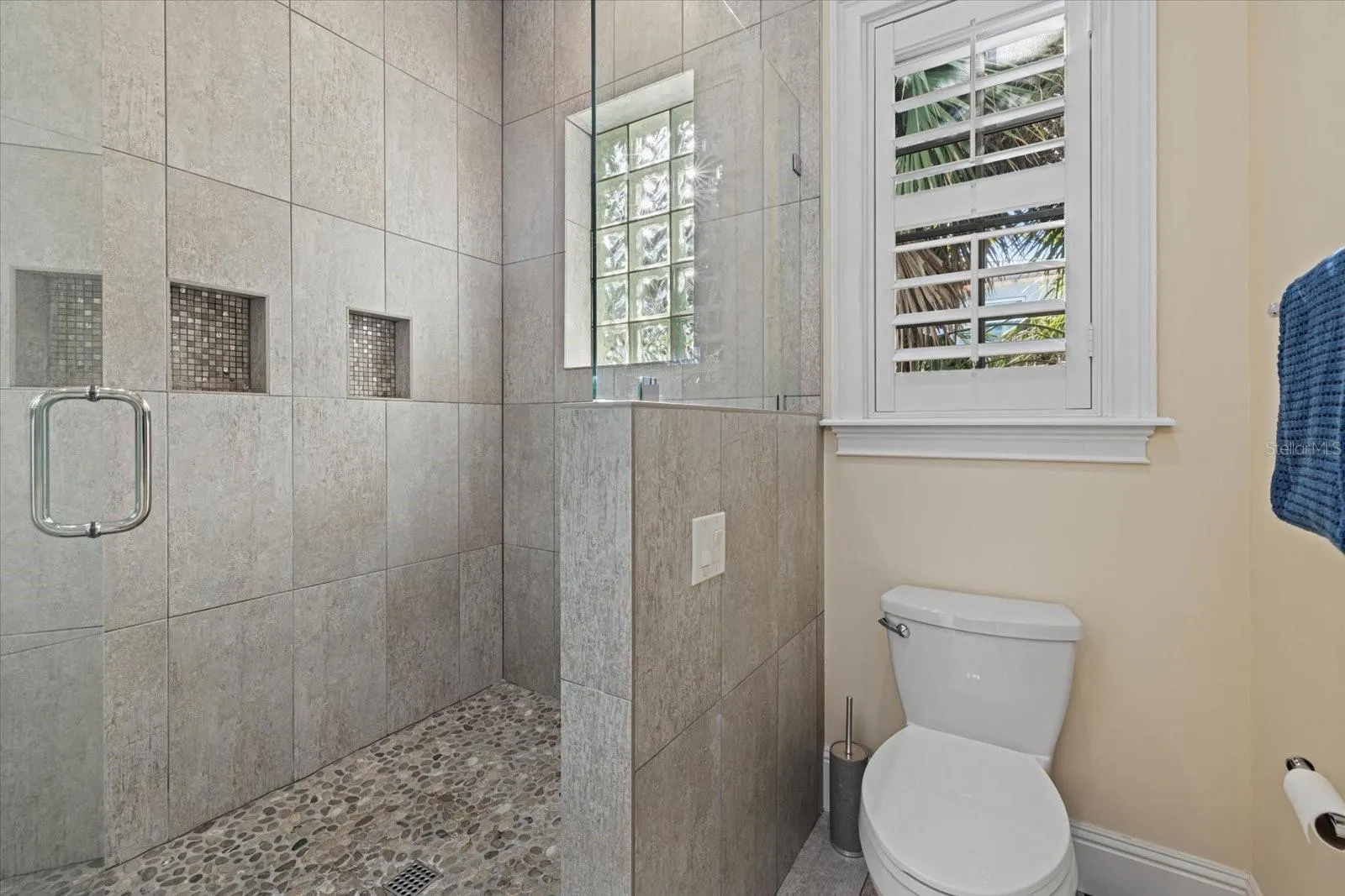 5246 AVENIDA DEL MARE