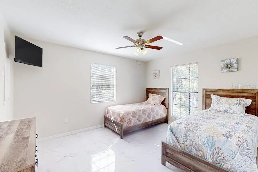 4207 5TH AVE W