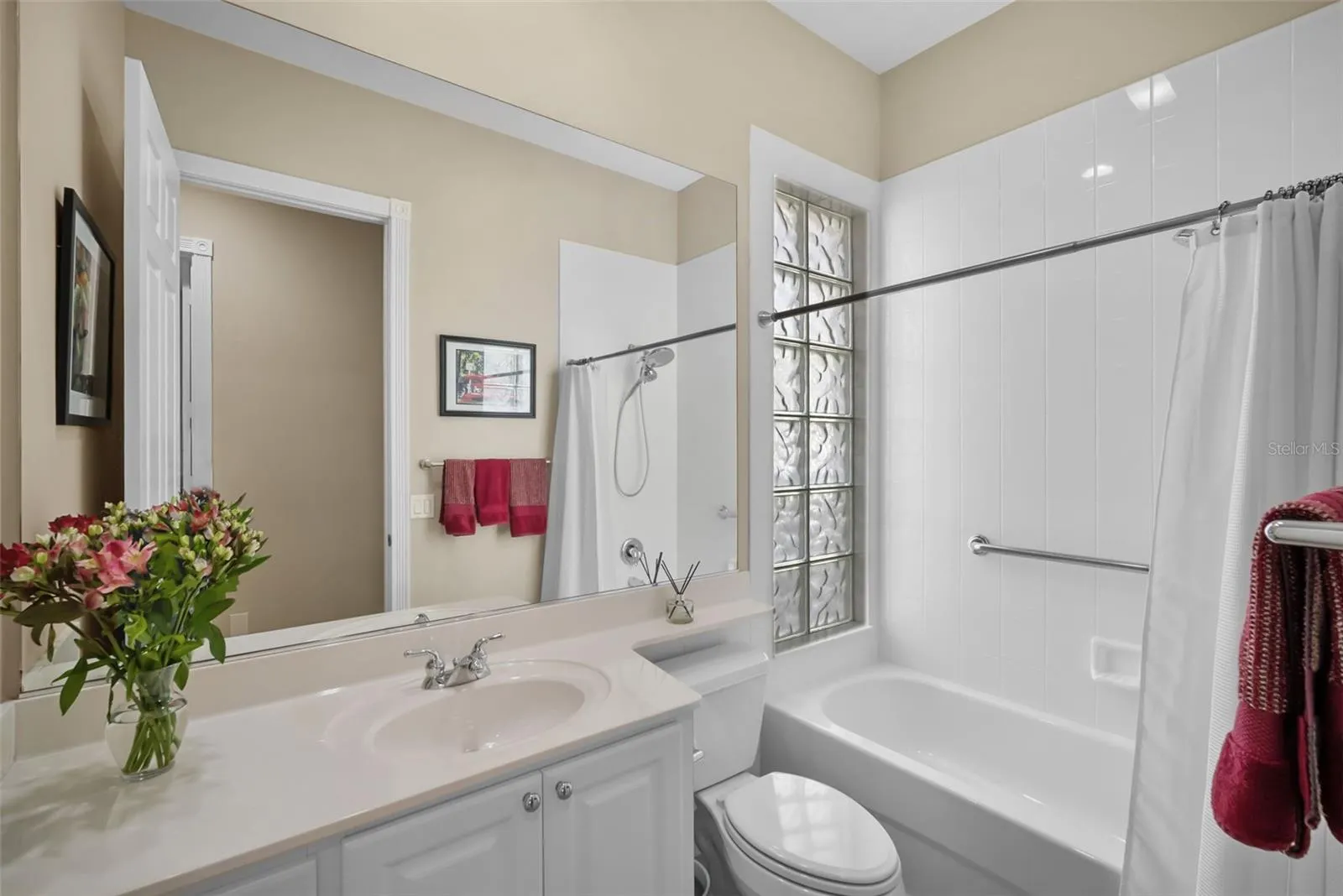 5785 VALENTE PL