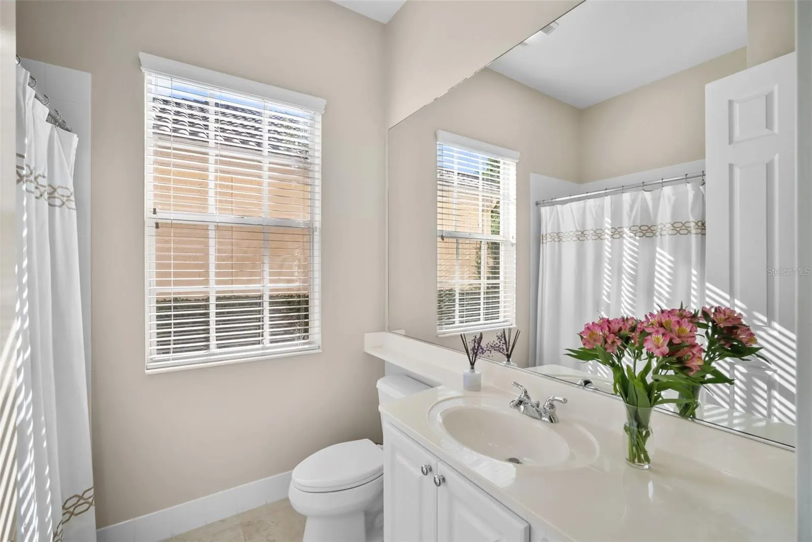 5785 VALENTE PL