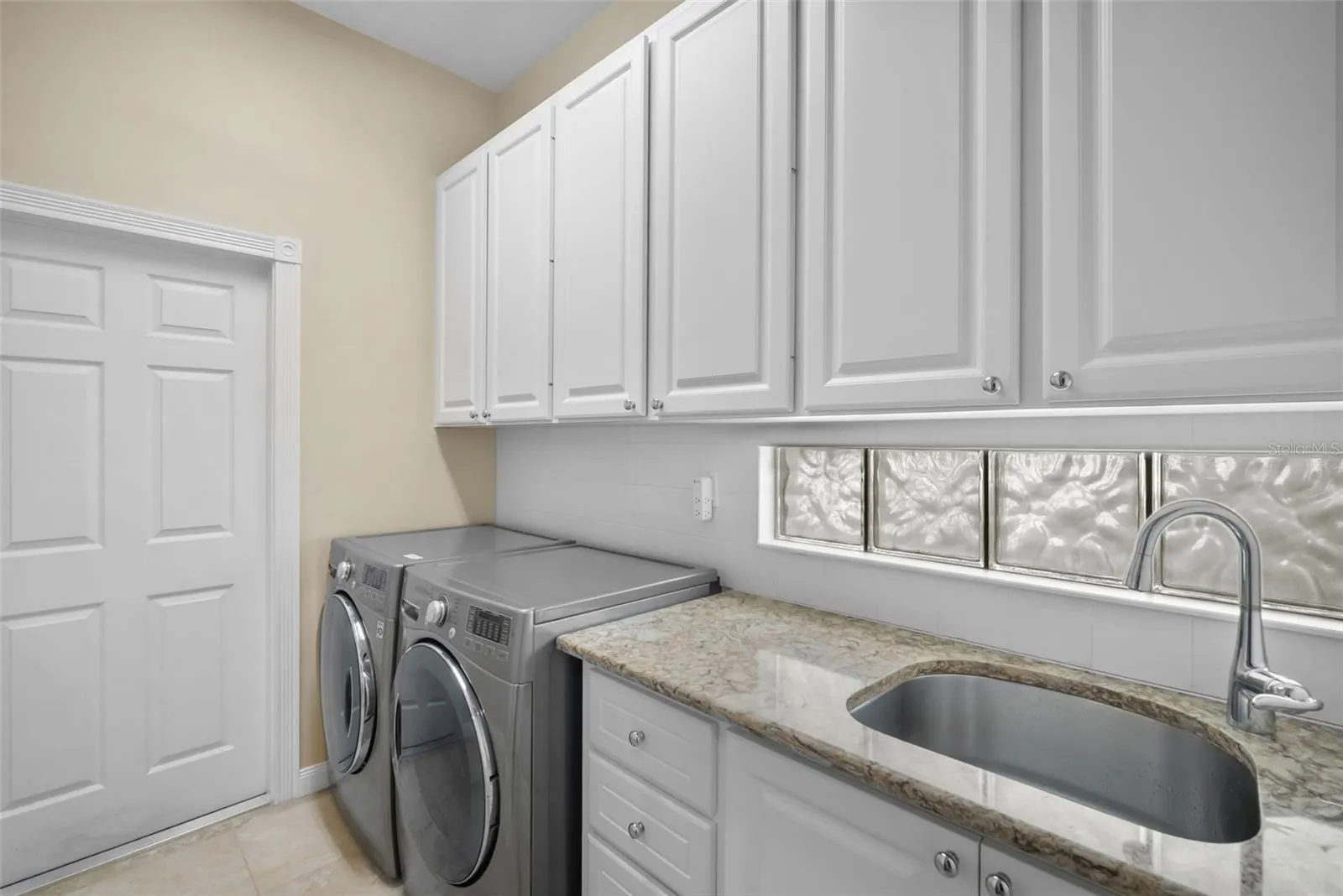 5785 VALENTE PL