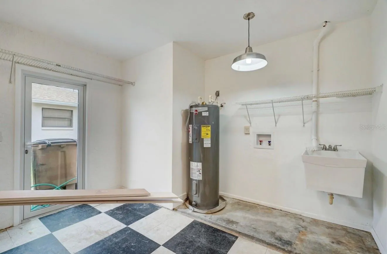 2214 SE 13TH ST