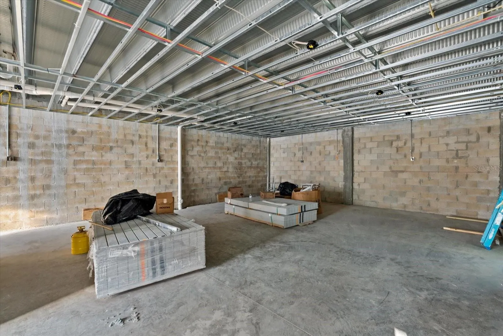 6913 BOCHI CIR