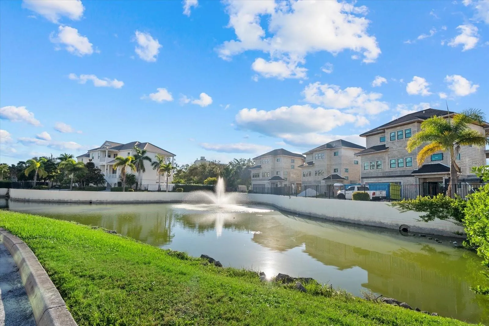 6913 BOCHI CIR