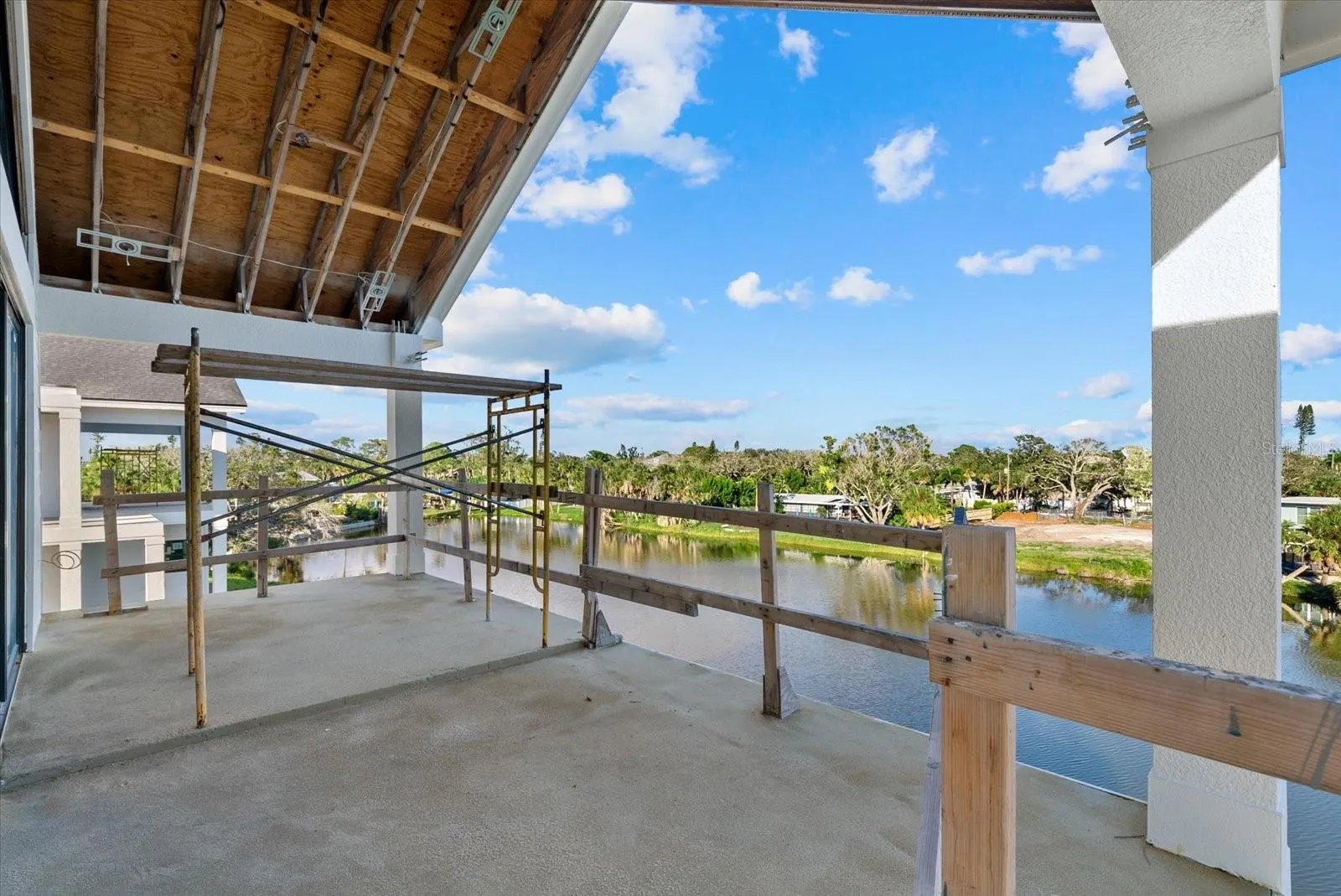 6913 BOCHI CIR
