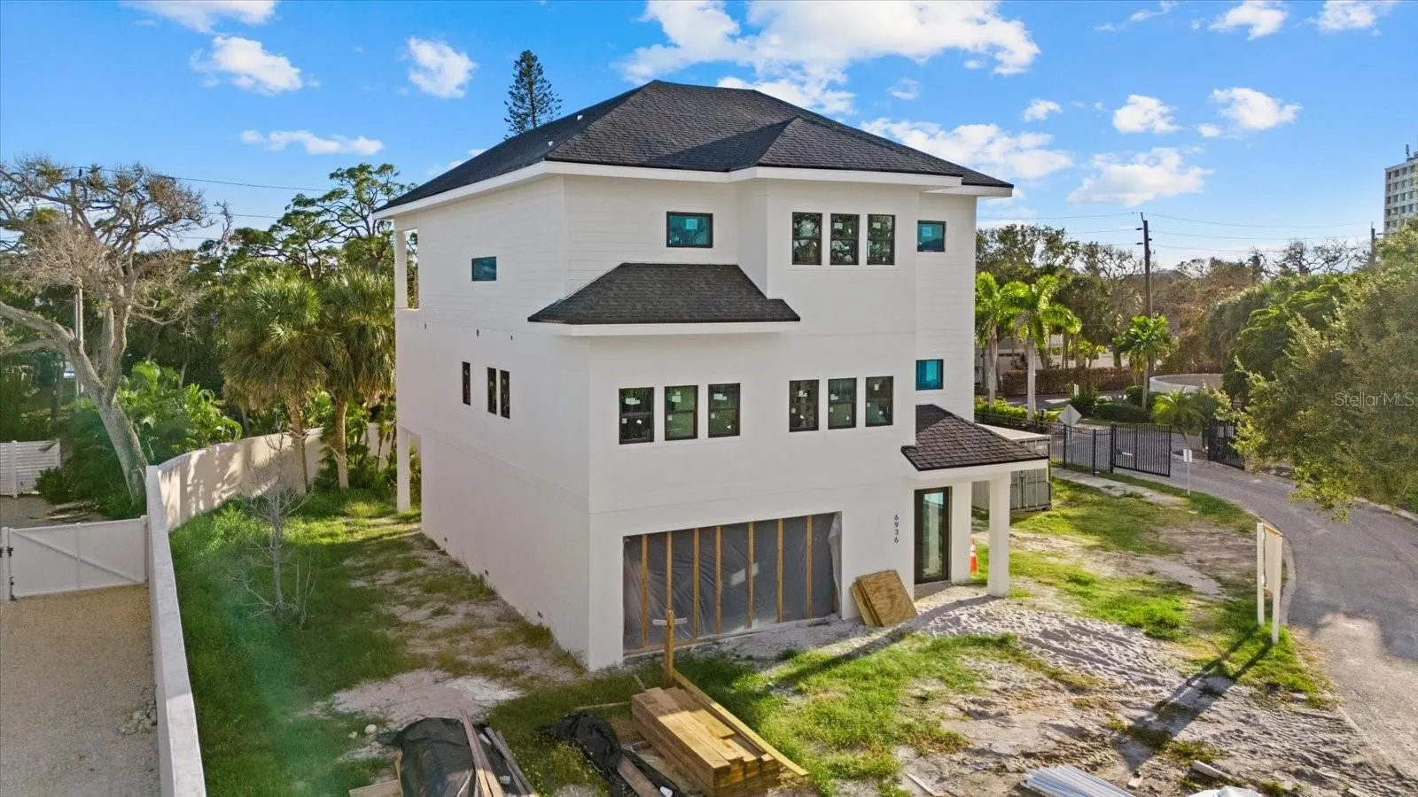6913 BOCHI CIR