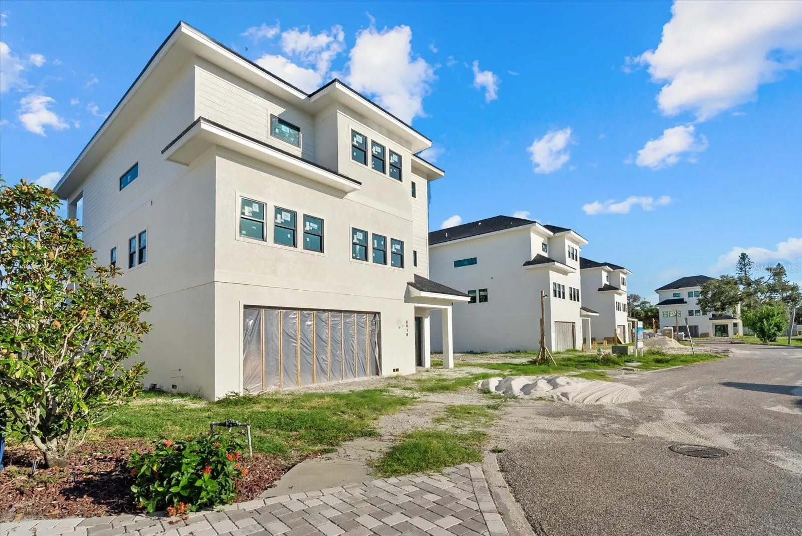 6913 BOCHI CIR