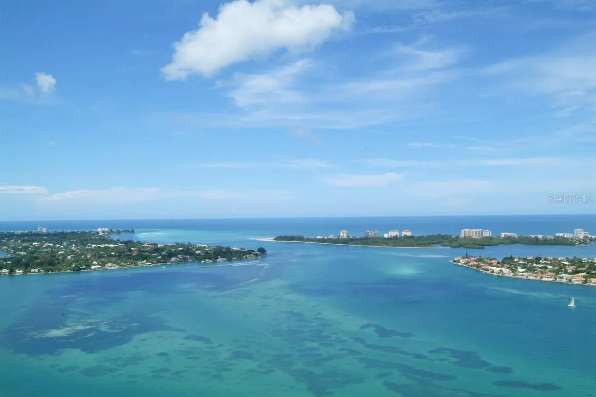 221 ISLAND CIR