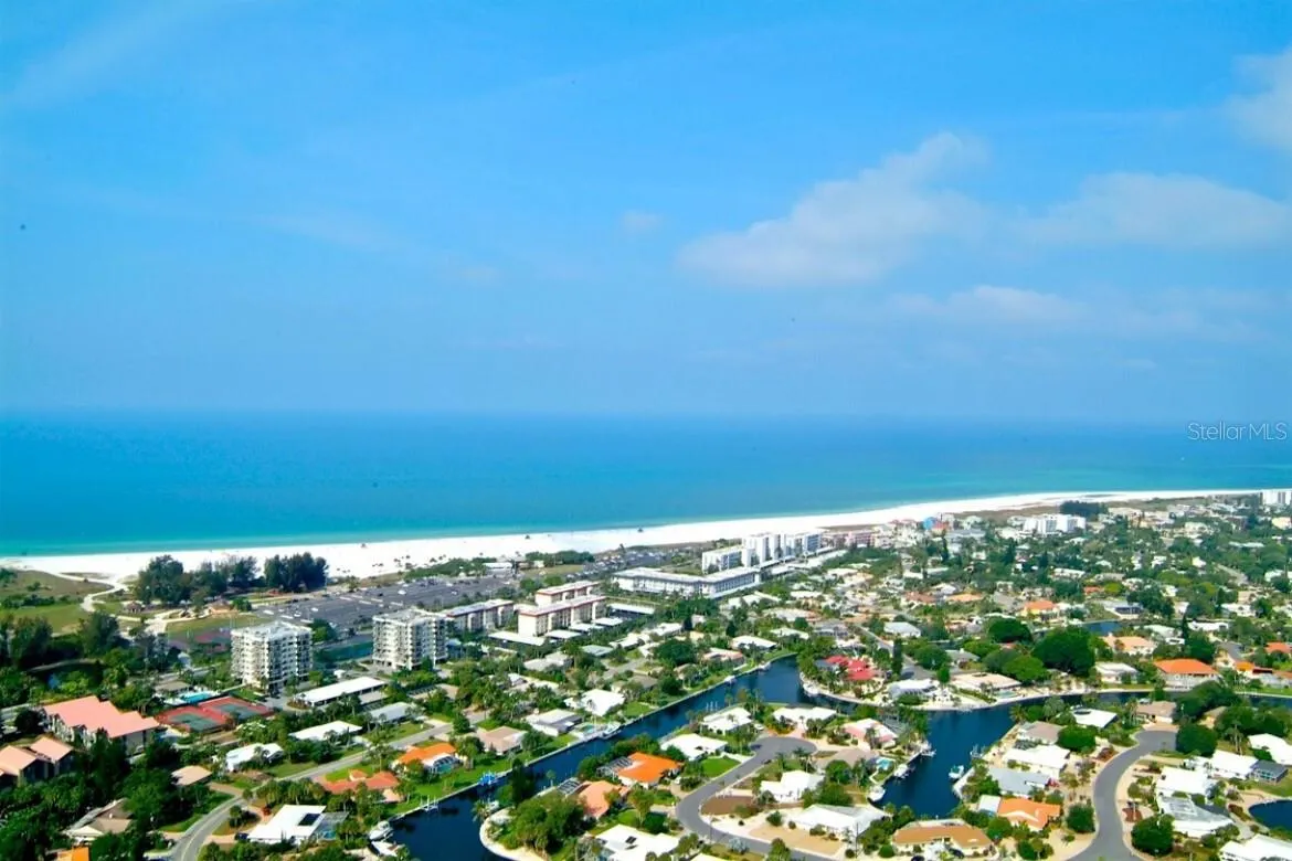 221 ISLAND CIR
