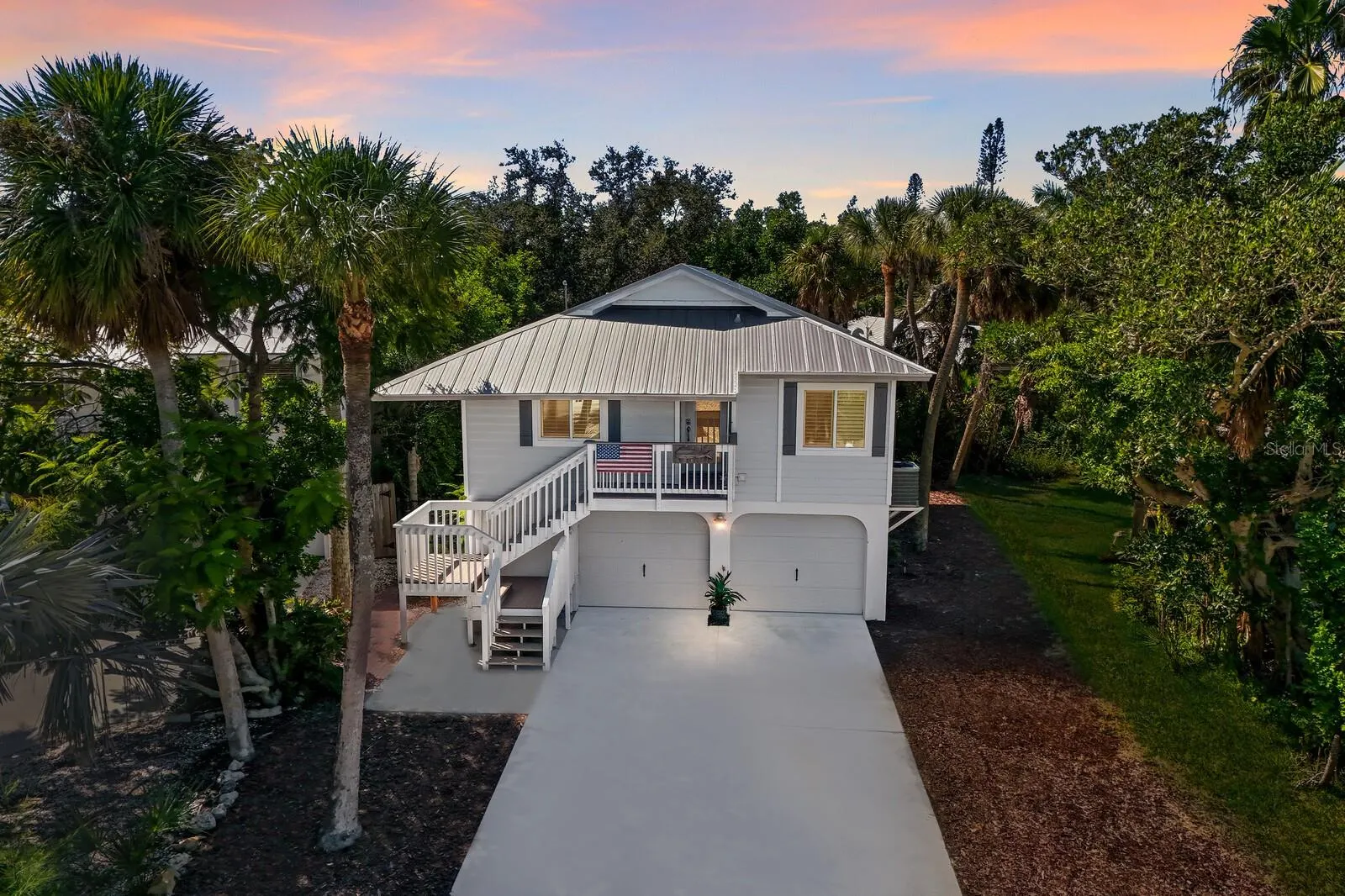 221 ISLAND CIR
