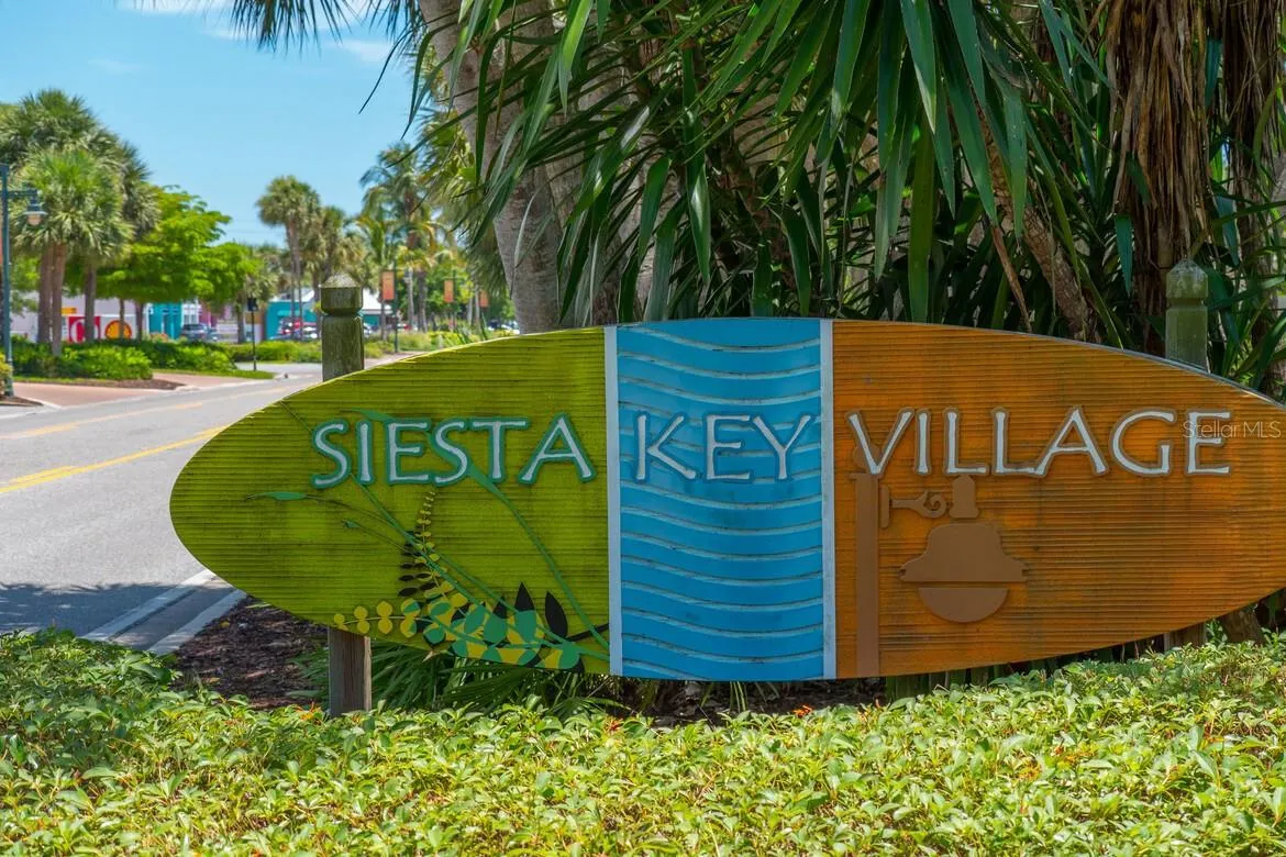 221 ISLAND CIR
