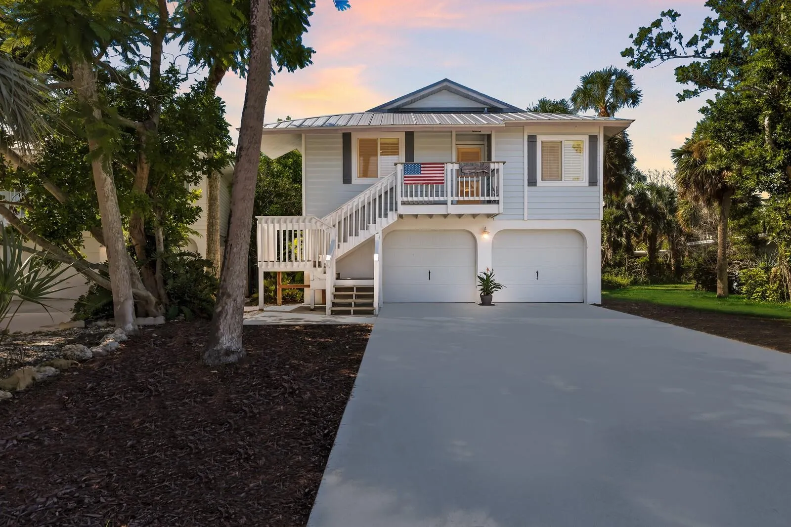 221 ISLAND CIR