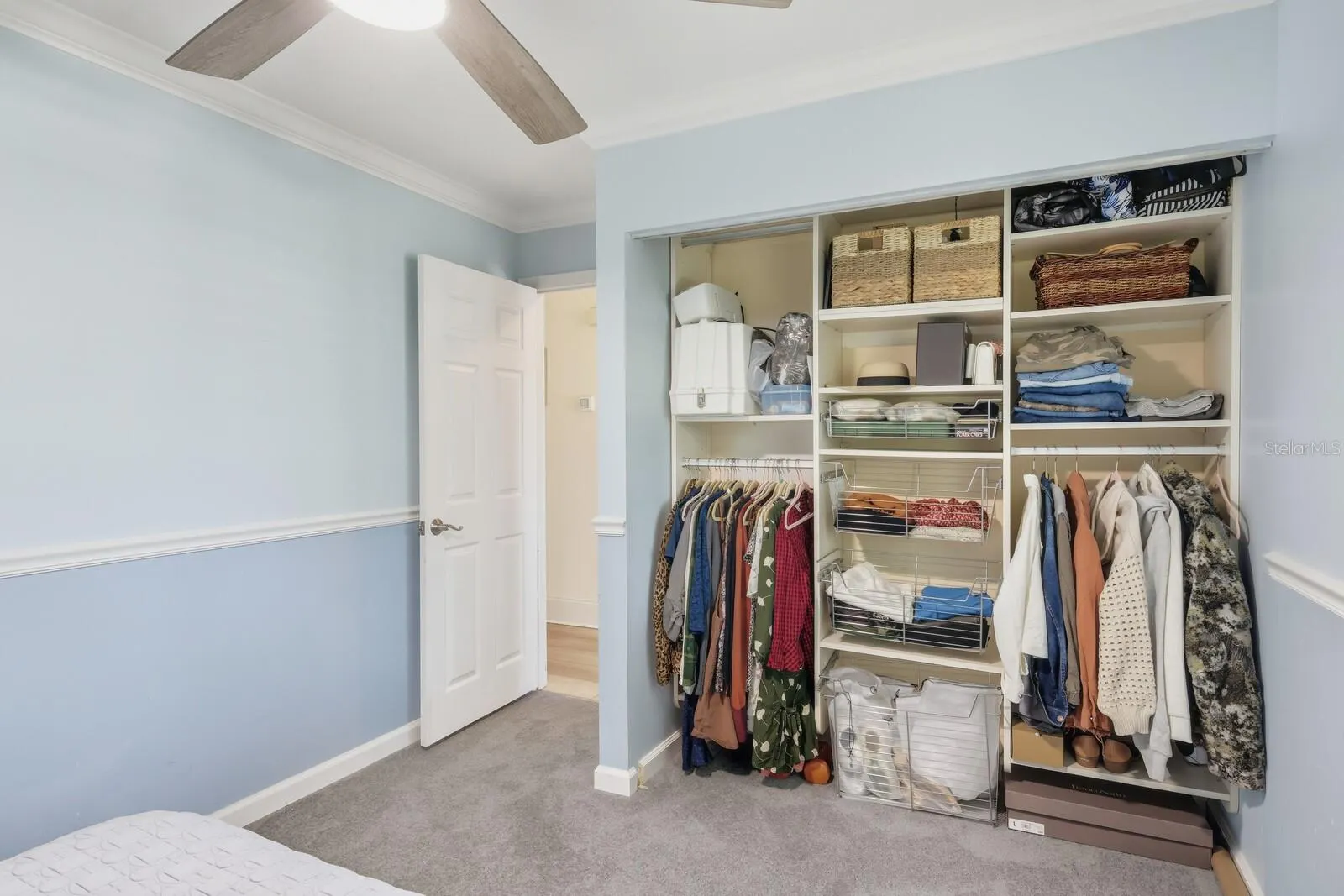 221 ISLAND CIR