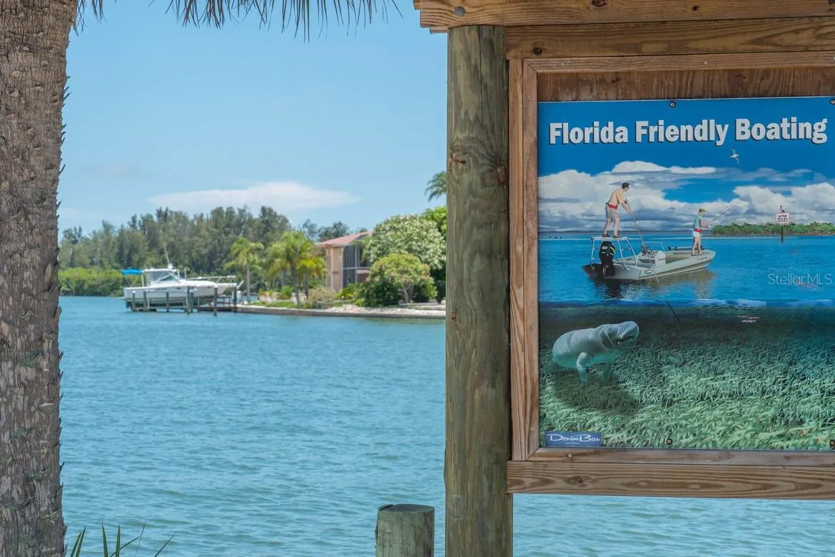 221 ISLAND CIR
