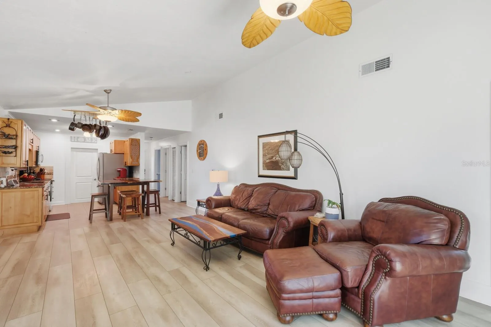 221 ISLAND CIR