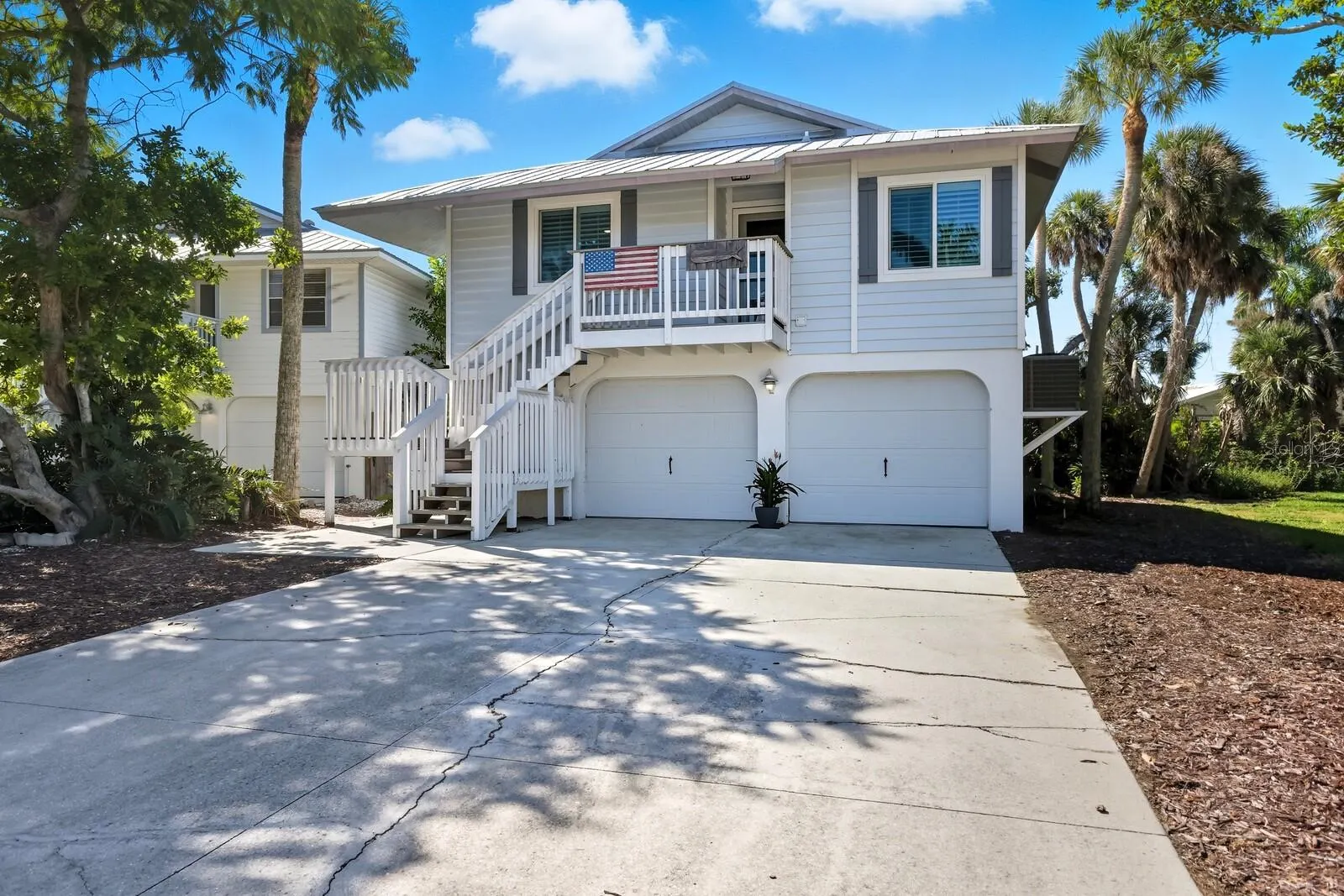 221 ISLAND CIR