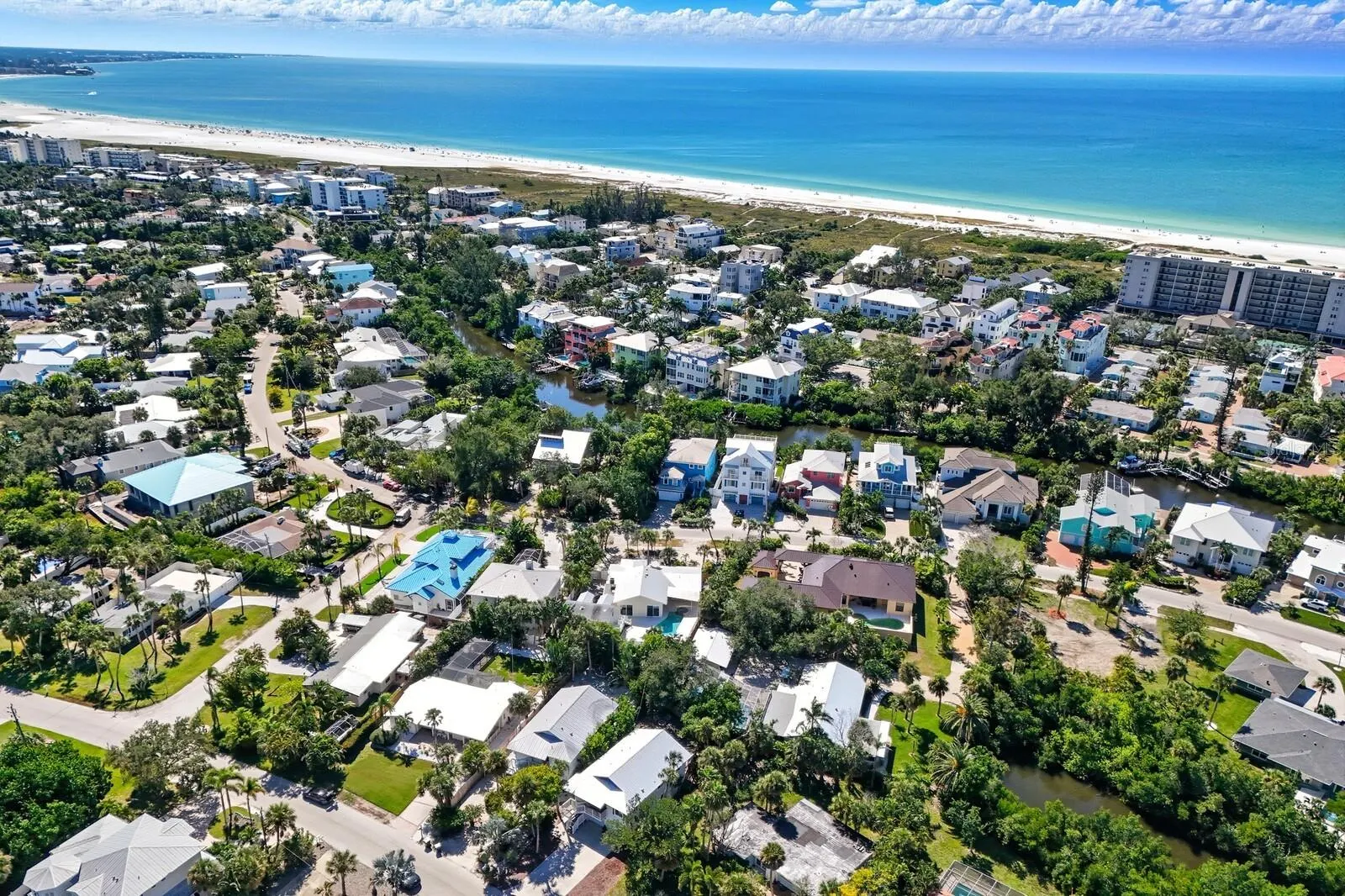 221 ISLAND CIR