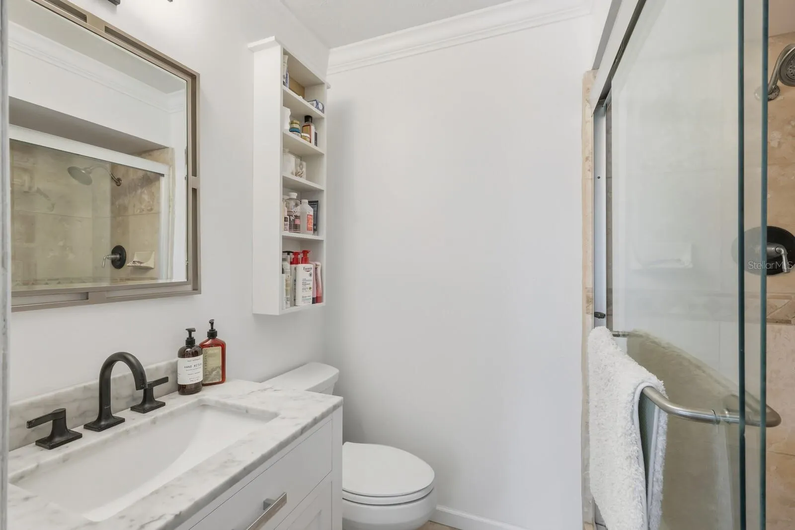 221 ISLAND CIR