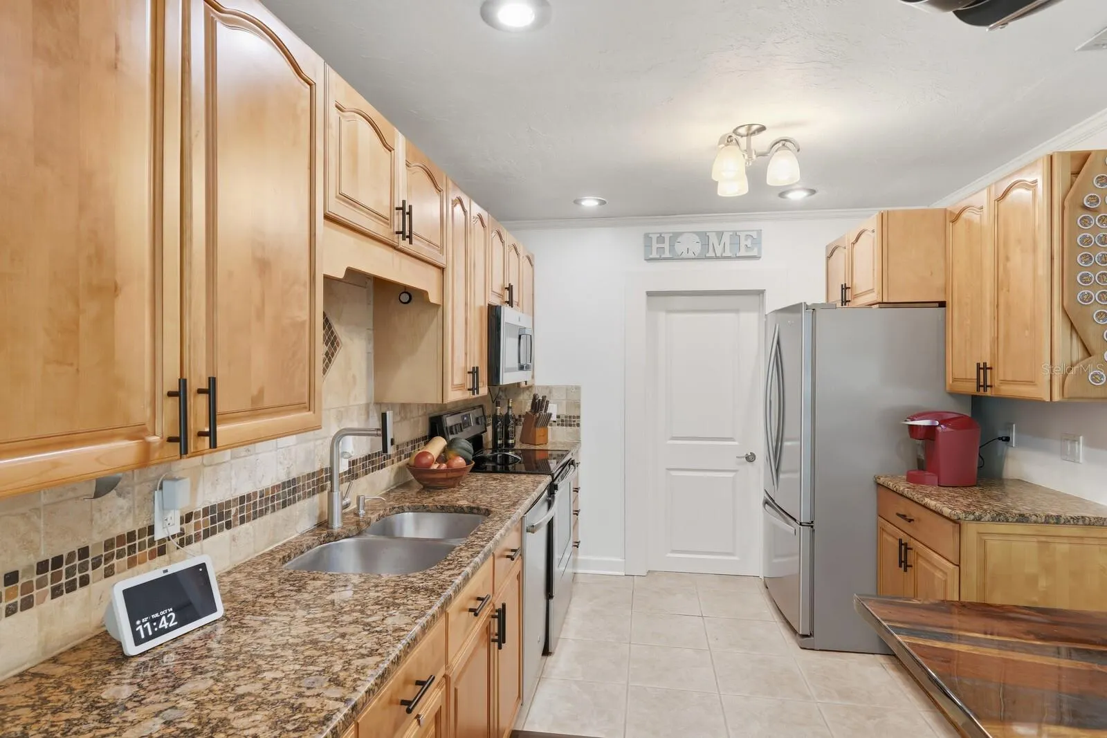 221 ISLAND CIR