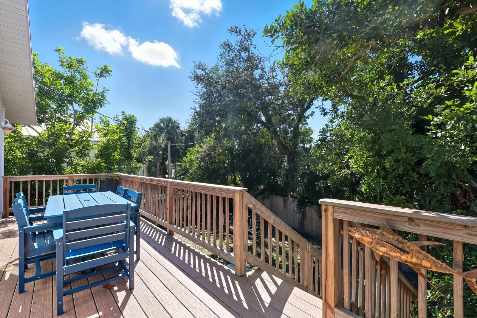 221 ISLAND CIR