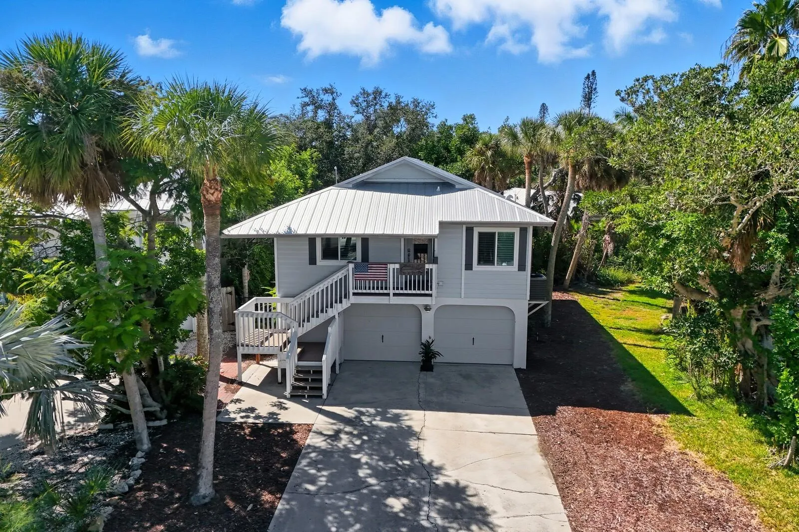 221 ISLAND CIR