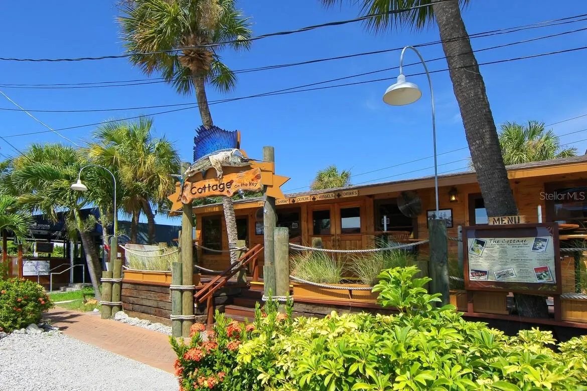 221 ISLAND CIR