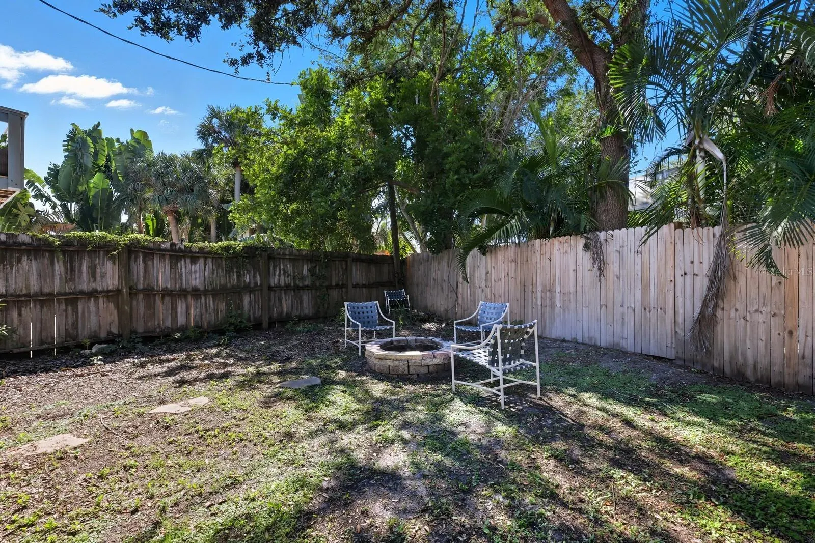 221 ISLAND CIR
