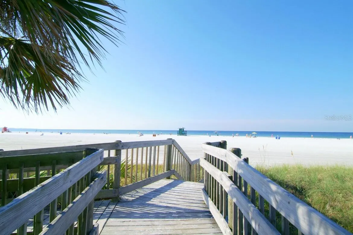 221 ISLAND CIR