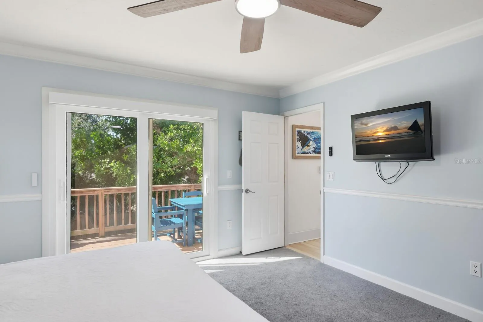 221 ISLAND CIR