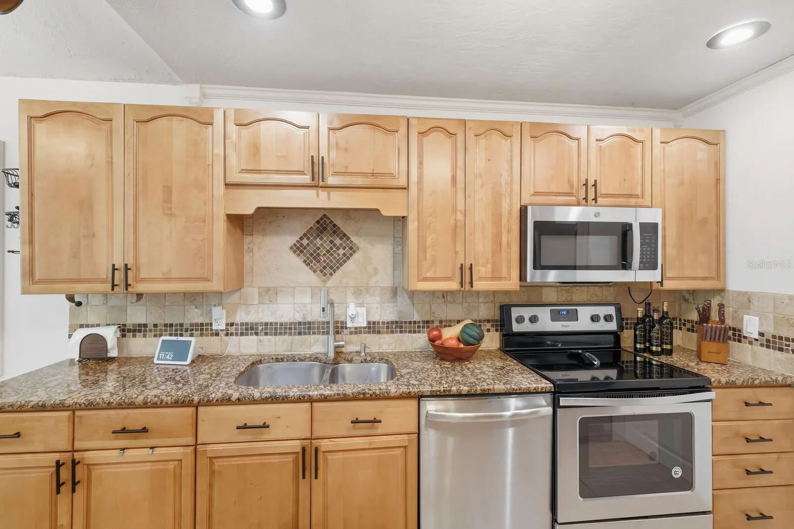 221 ISLAND CIR