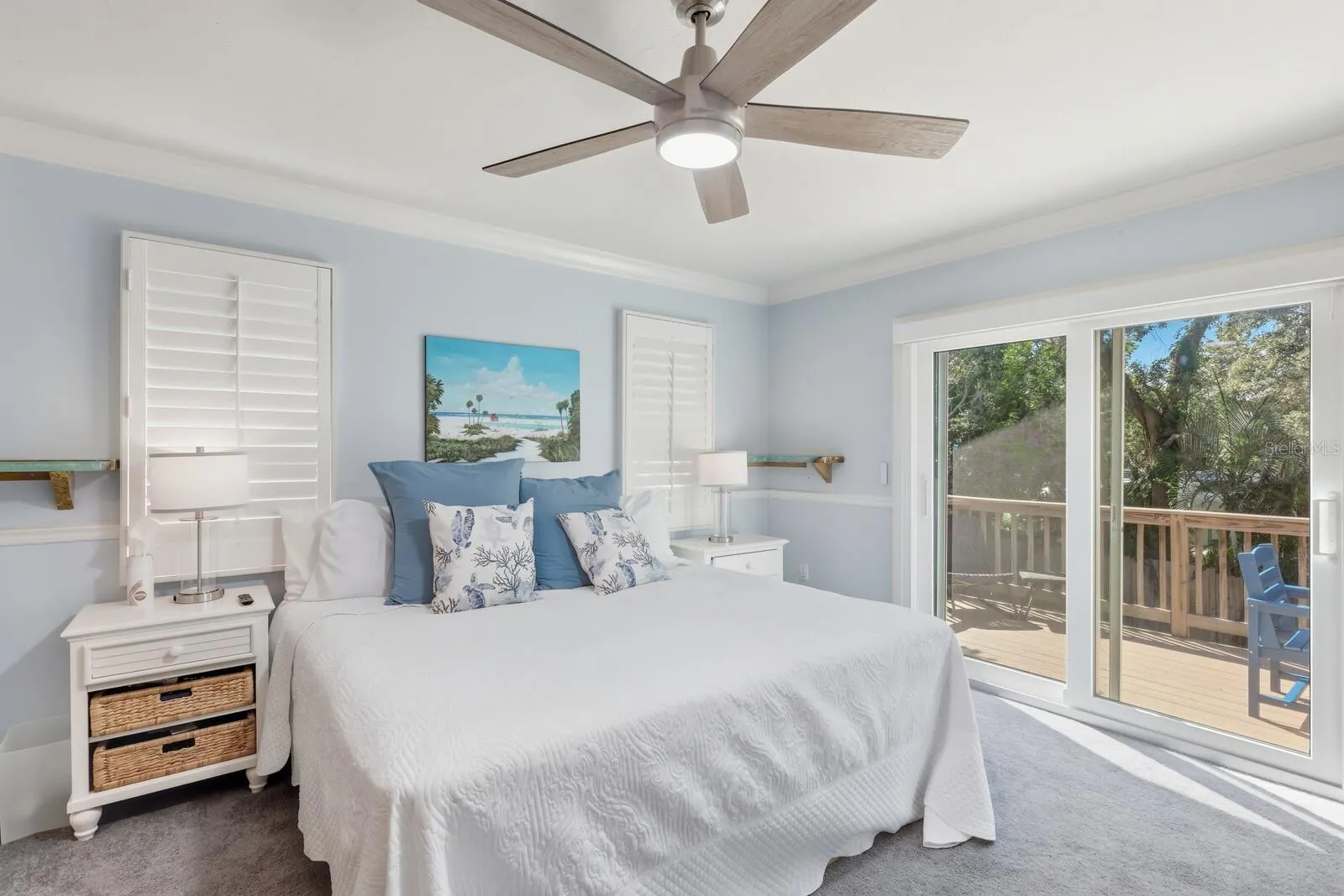 221 ISLAND CIR