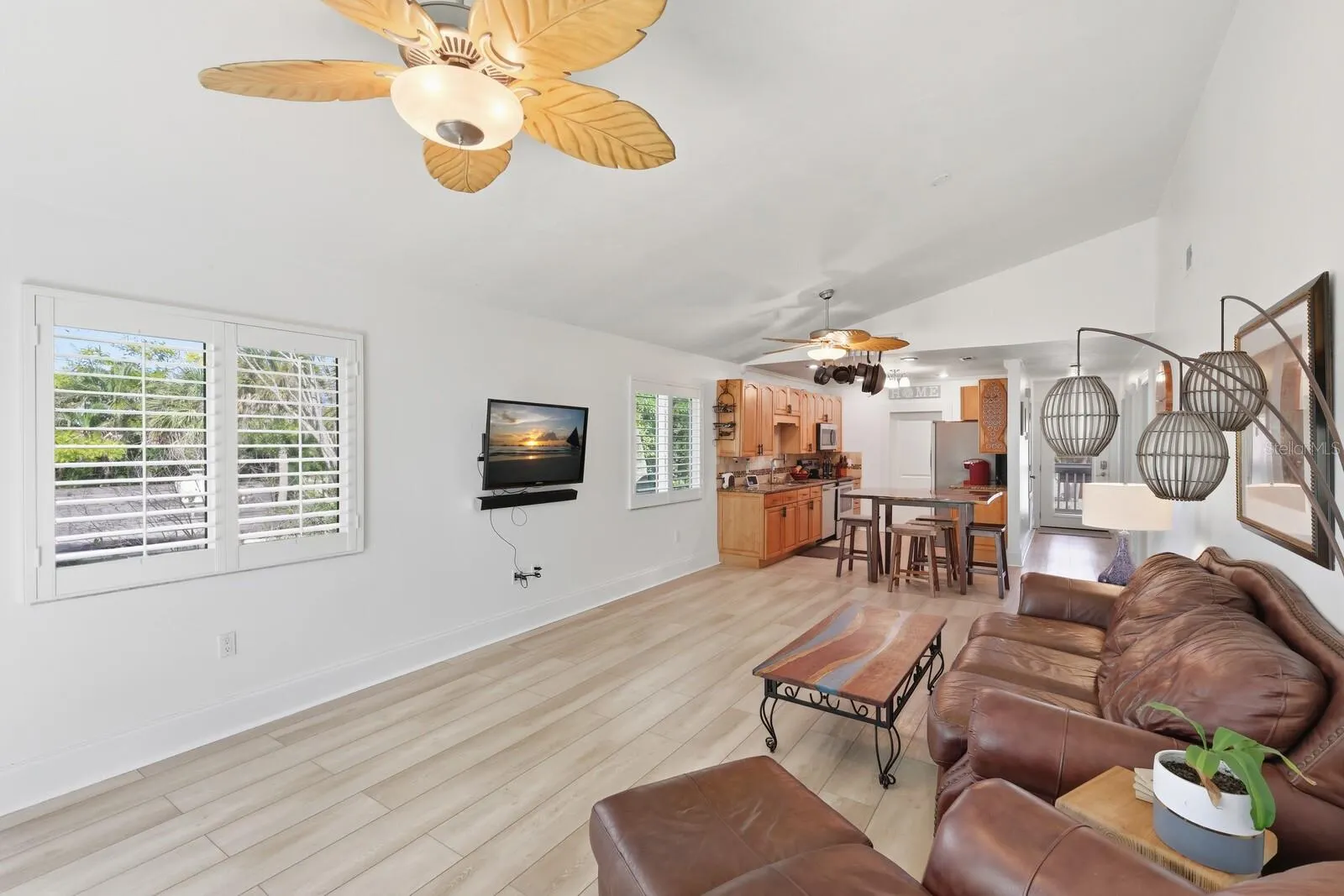 221 ISLAND CIR