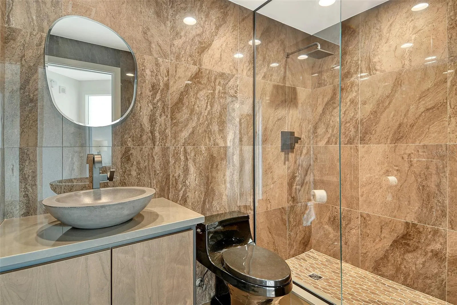 401 NORTH POINT RD #404, #404